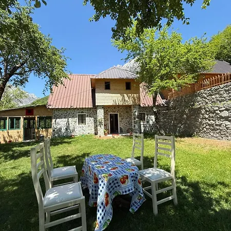 Casa de Campo Plisi I Bardhe Agroturizem Gjelaj