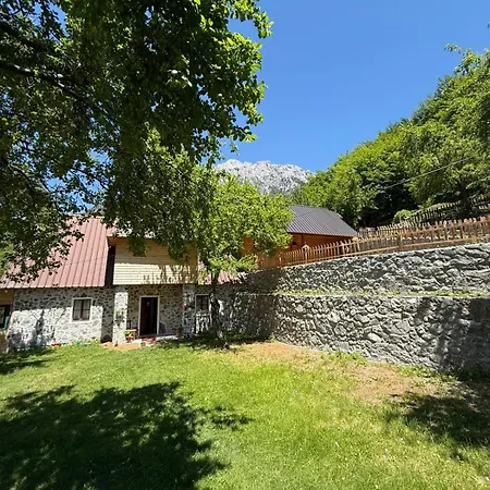 Plisi I Bardhe Agroturizem Casa de Campo